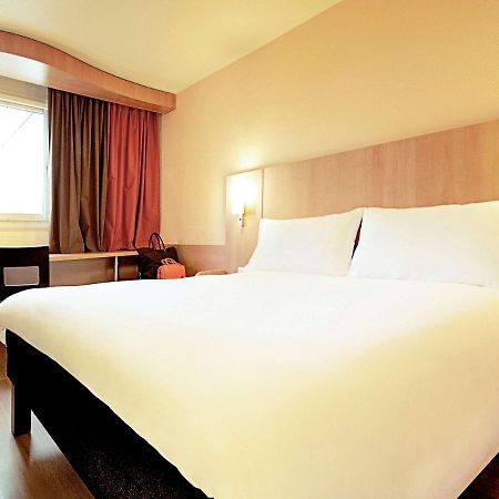 Ibis Alencon Hotel Exterior foto