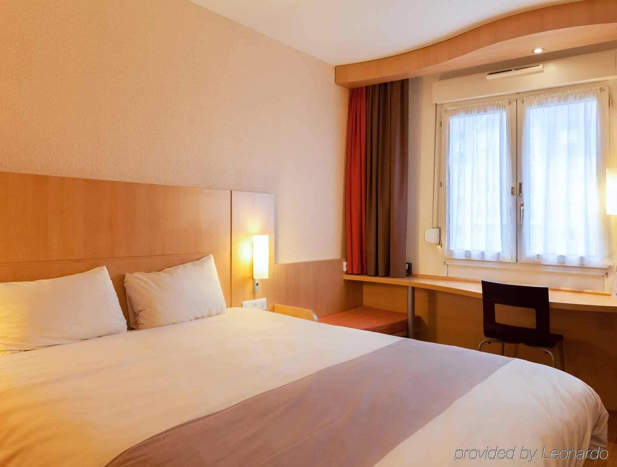 Ibis Alencon Hotel Exterior foto