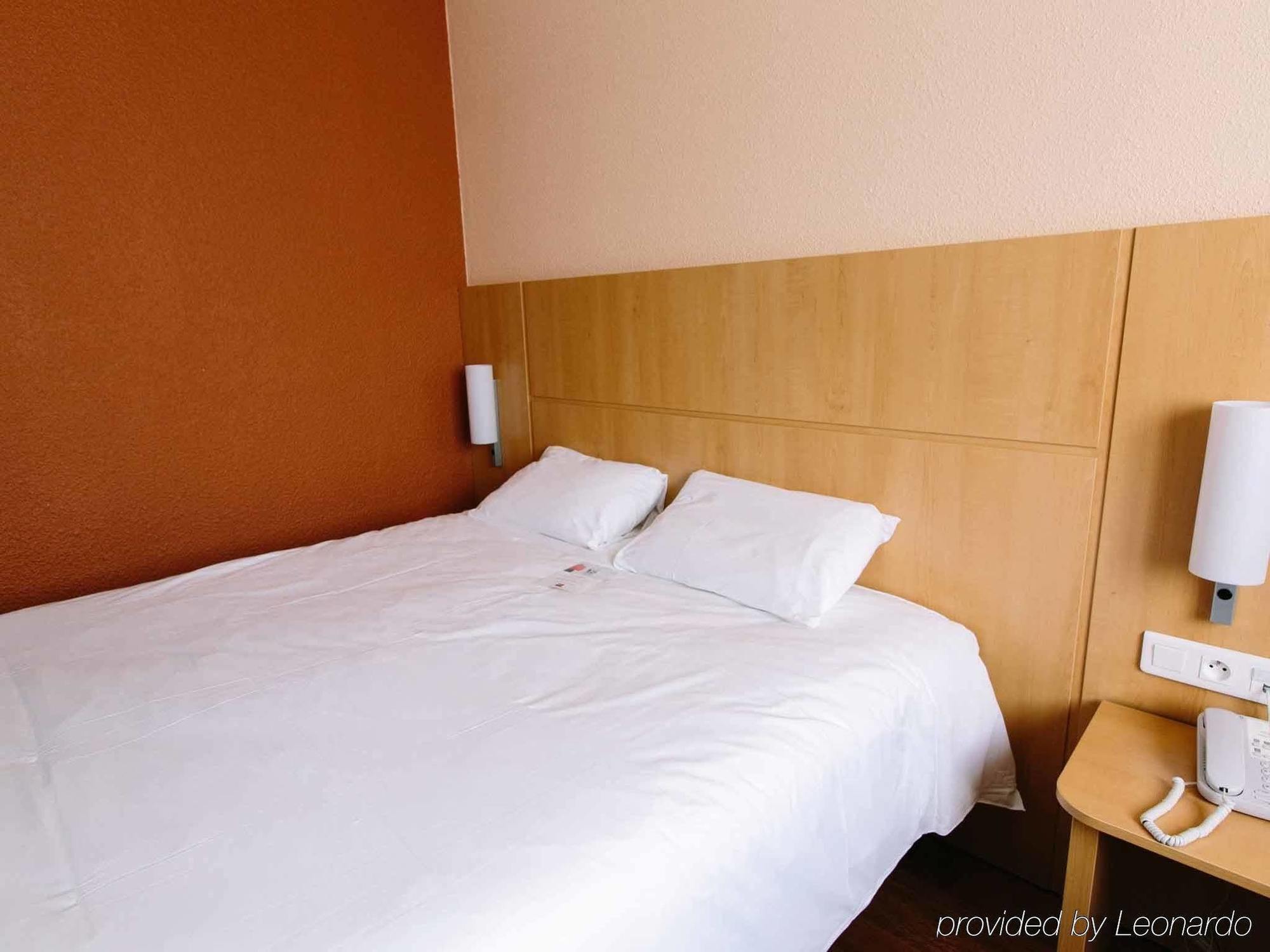 Ibis Alencon Hotel Exterior foto
